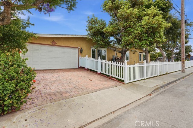 Building Photo - 926 N Rowell Ave