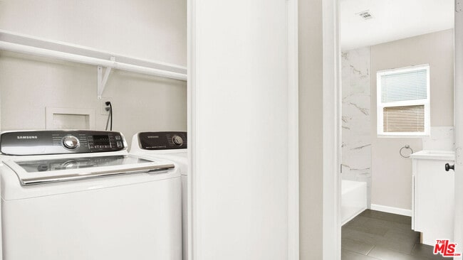 Building Photo - 10422 El Rancho Dr