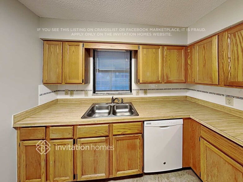 Building Photo - 10669 Parliament Pl