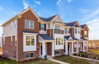 Building Photo - 49501 Cherry Hill Rd