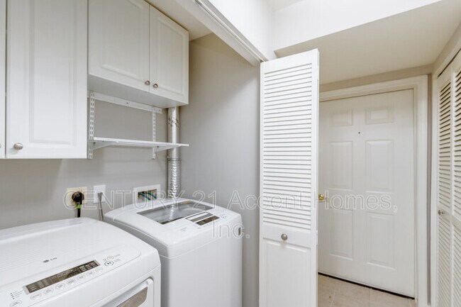 Building Photo - 20366 Birchmere Terrace