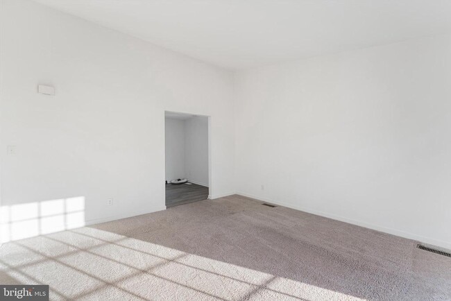 Building Photo - 2118 Kaiser Dr