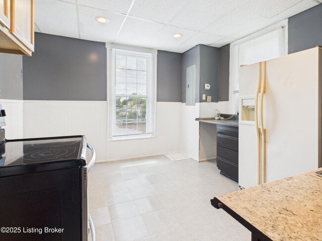 Building Photo - 1919 Center St