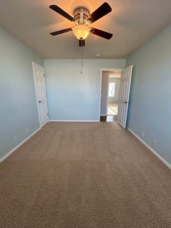 Building Photo - Spacious 3 Bed, 2 Bath Home in Papillion, Ne