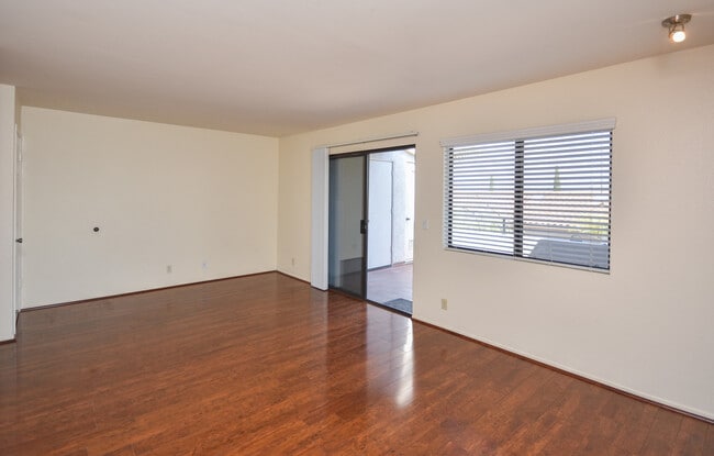 Building Photo - Beautiful Escondido Townhouse with beautiful View!