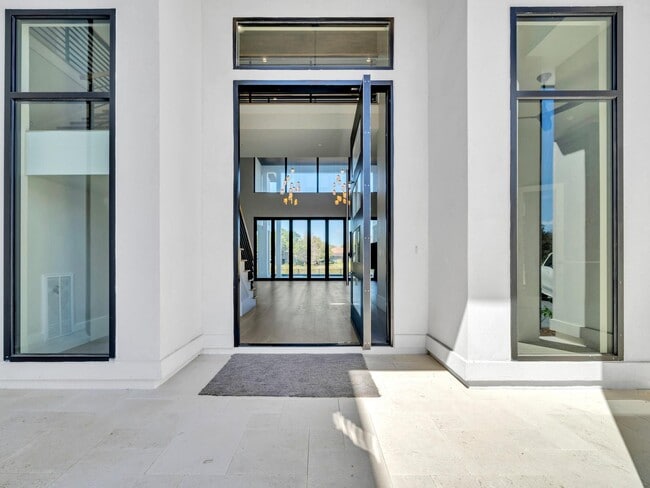 Building Photo - 330 Kelly Plantation Dr