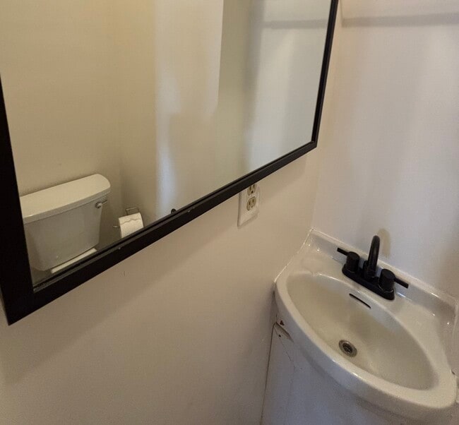 Back bathroom - 804 Venice Blvd