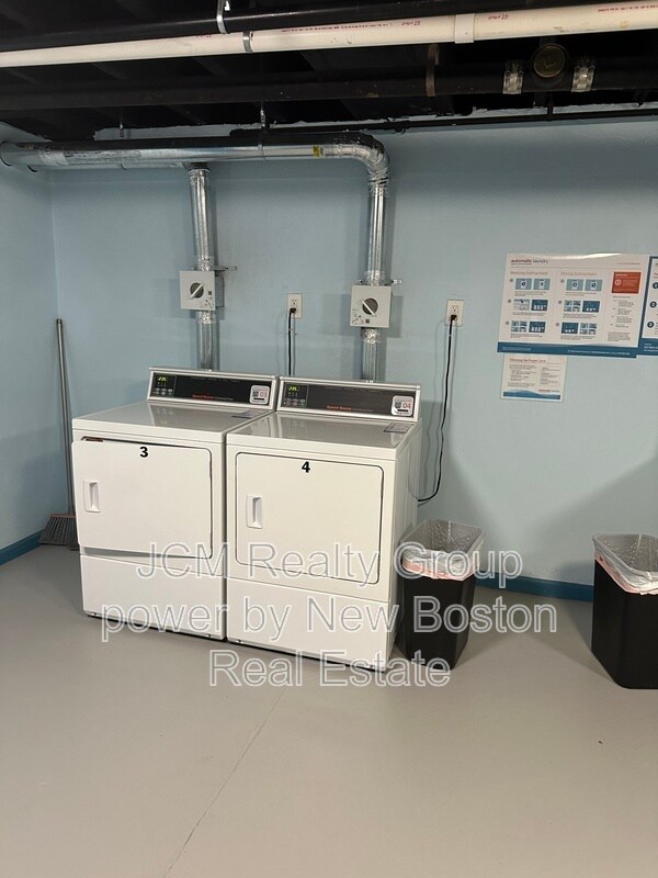 Building Photo - 191 N Common St