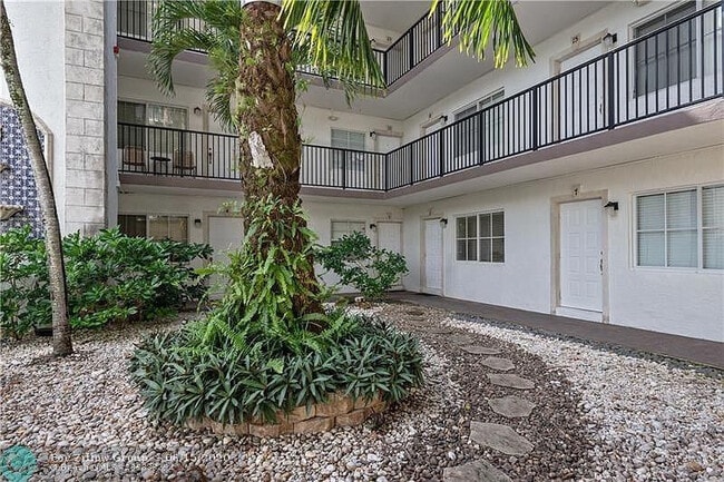 Building Photo - 924 SE 2nd St