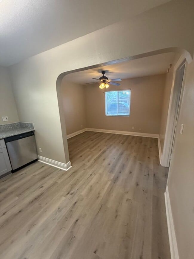 Building Photo - Cute 1 bedroom 1st floor condominium