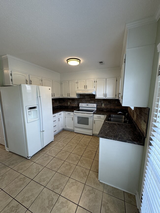 Building Photo - 23 Upton Ct Dr