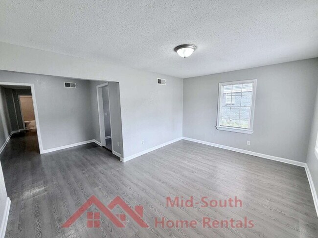 Building Photo - 83 Eastview Dr