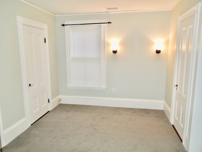 Building Photo - 9 Brewster St