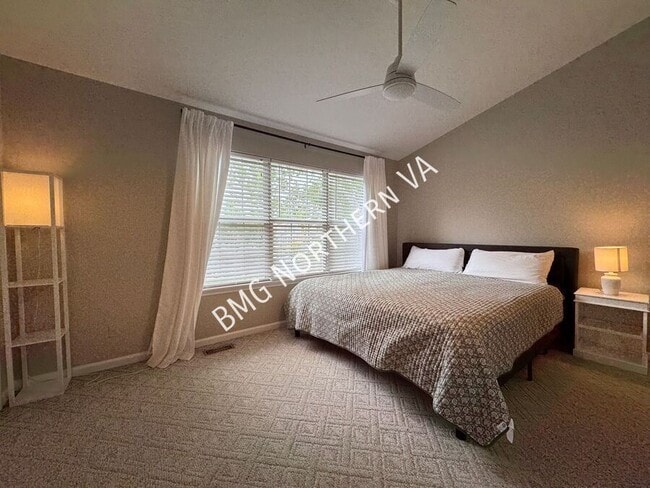 Building Photo - 301 Bridle Crest Square NE