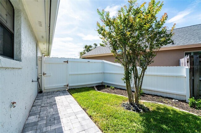 Building Photo - 1463 E Brookshire Ct