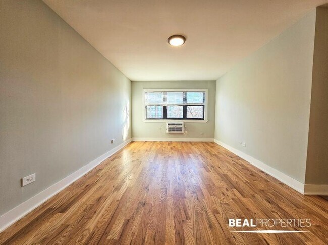 Building Photo - 1 bedroom in HIGHLAND PARK IL 60035
