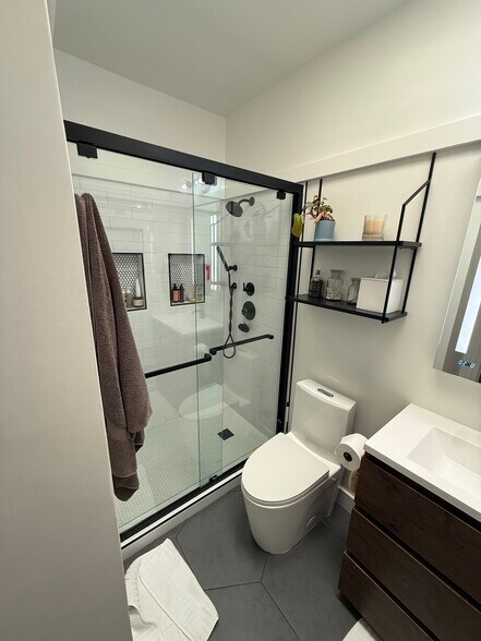 Master Bathroom - 2185 Bush St