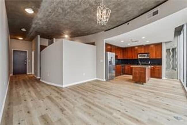 Building Photo - 1 Bedroom + 1 Bath with Views of Buckhead!