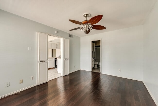 Building Photo - 2505 Wedglea Dr