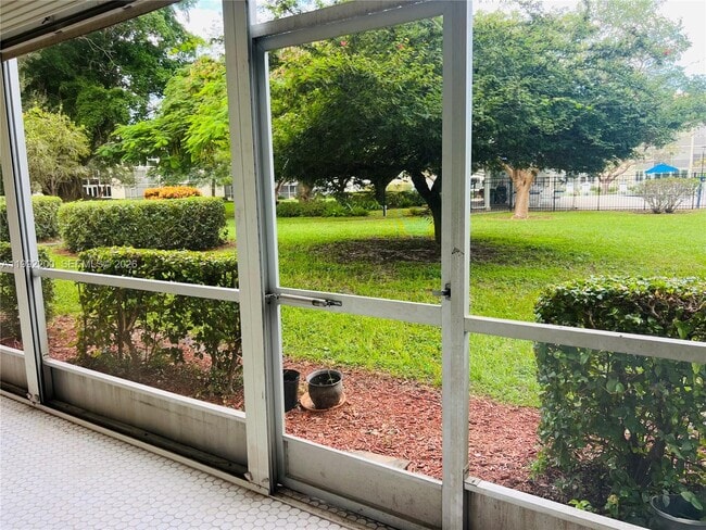 Building Photo - 2402 Antigua Cir