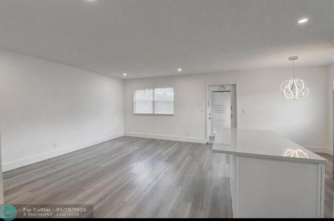 Building Photo - 125 Brittany Terrace