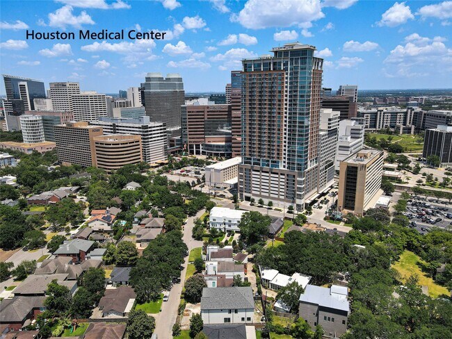 Building Photo - 1902 Coulcrest Dr