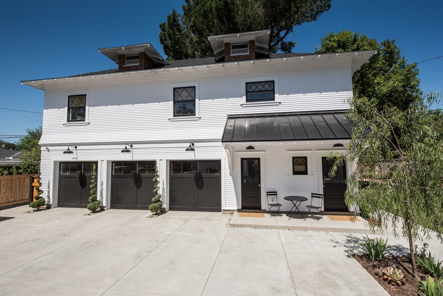 Unit Above Garage - 2510 Valencia St