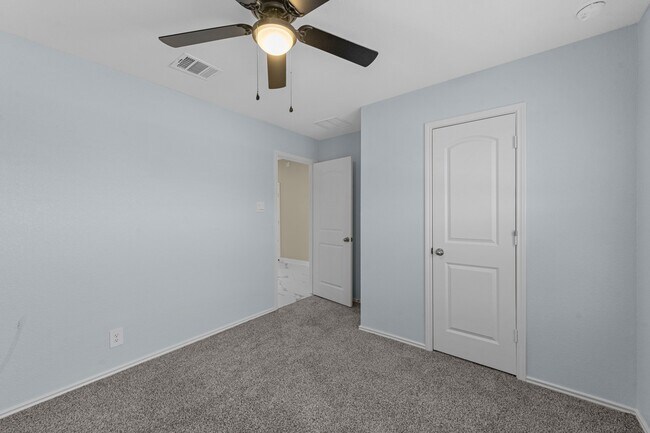 Building Photo - 15223 Mayflower St