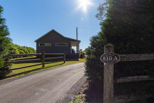 Building Photo - Waterfront Property
