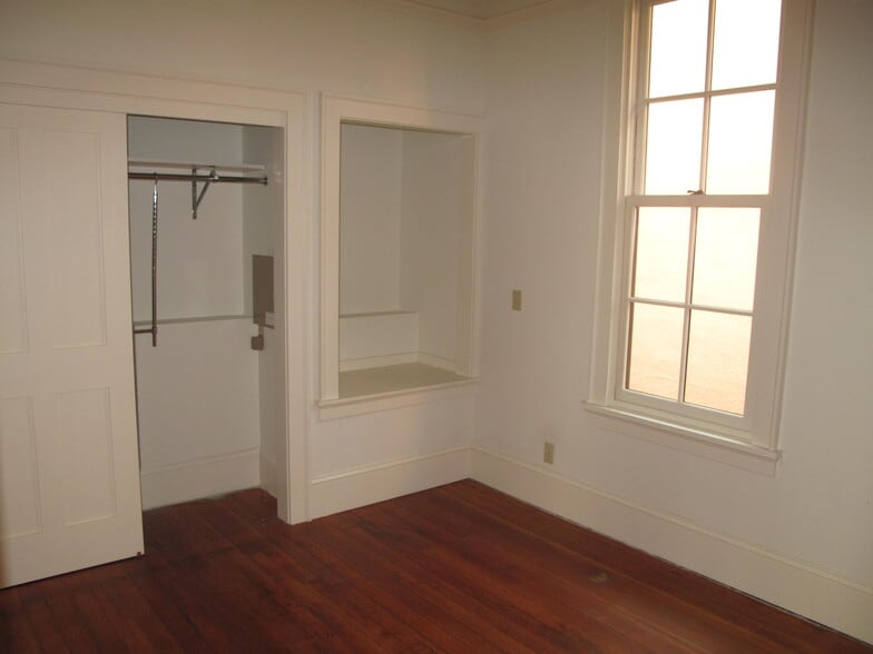 Upper Bed - 1945 NW Raleigh St