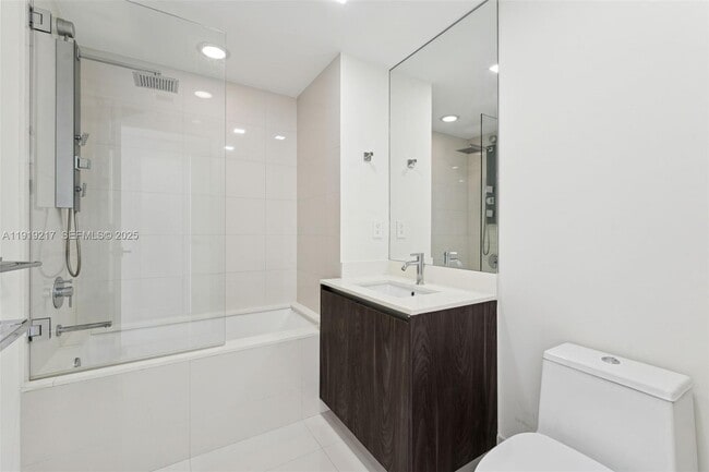 Building Photo - 3131 NE 7th Ave