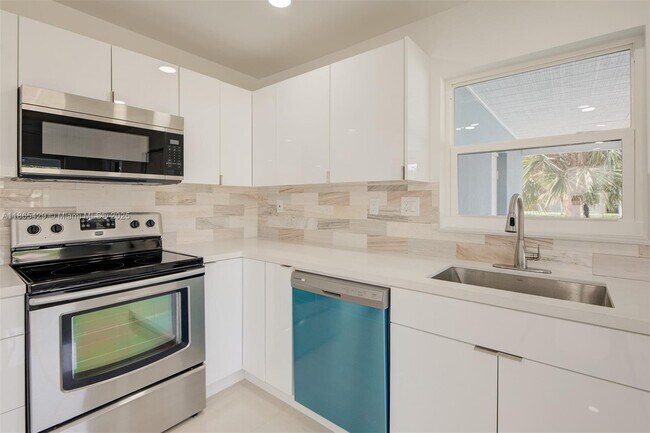 Building Photo - 832 NW 28th St