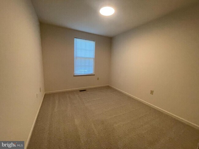 Building Photo - 60 Belladonna Ln