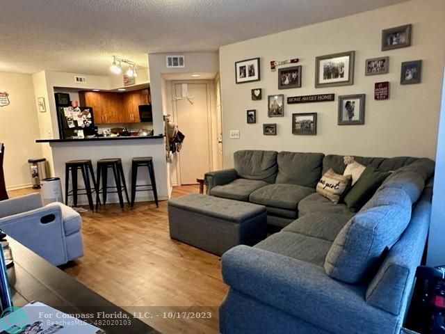 Building Photo - 12980 Vista Isles Dr