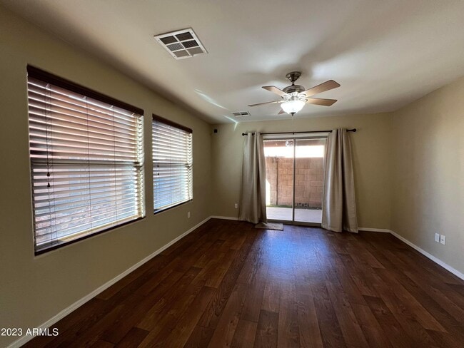 Building Photo - 2709 E Bart St