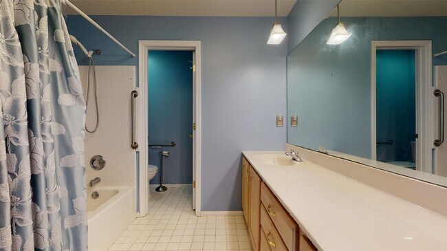 Building Photo - 31 S Tealwood Dr