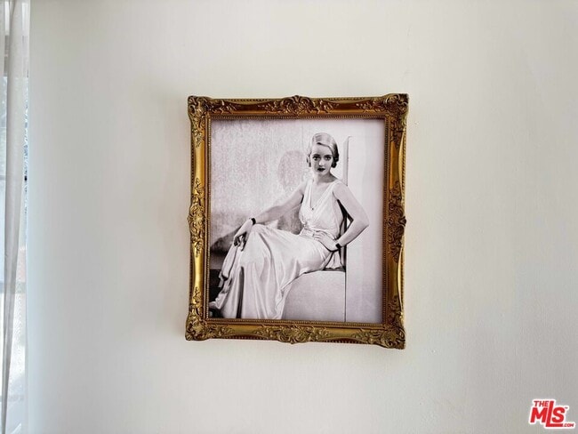 Building Photo - 640 S Bronson Ave