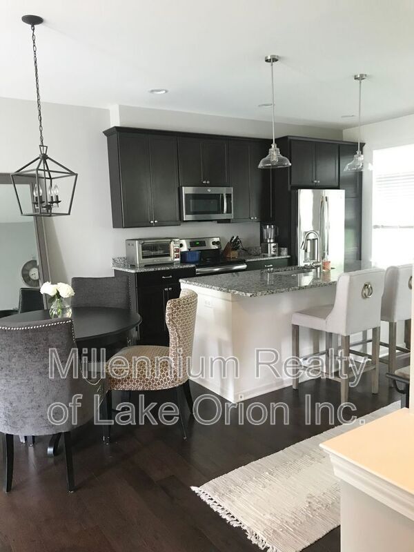 Building Photo - 1061 N Sherman Dr