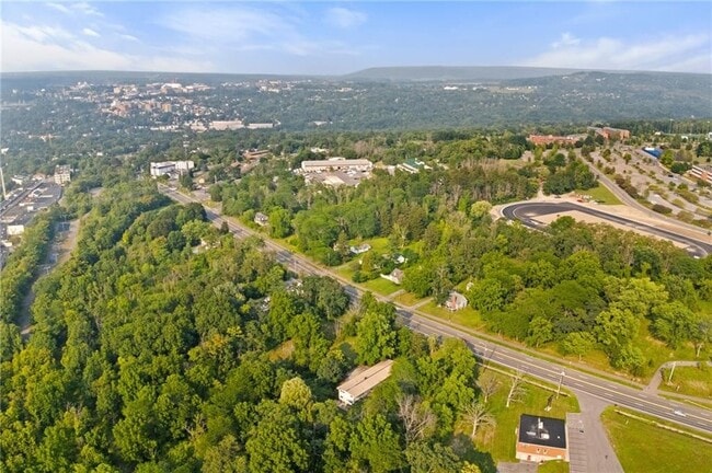 Building Photo - 924 Danby Rd