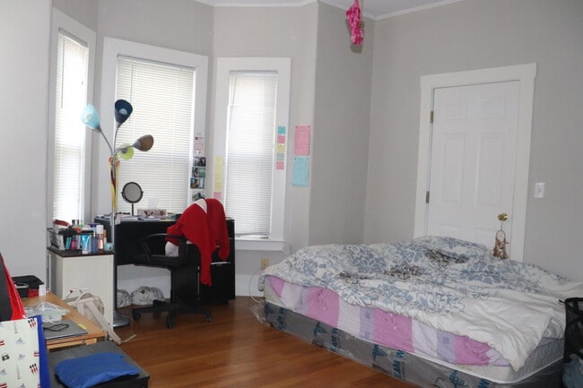 Building Photo - 8 Bishop Allen Dr