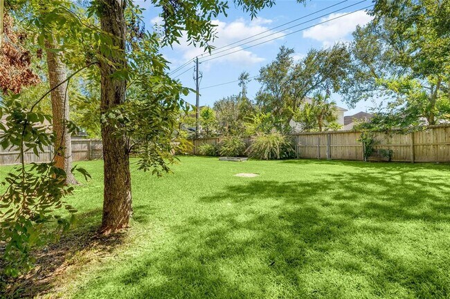 Building Photo - 2645 Lakeway Dr
