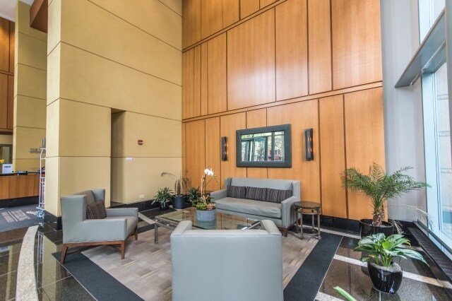 Building Photo - 345 N La Salle Dr