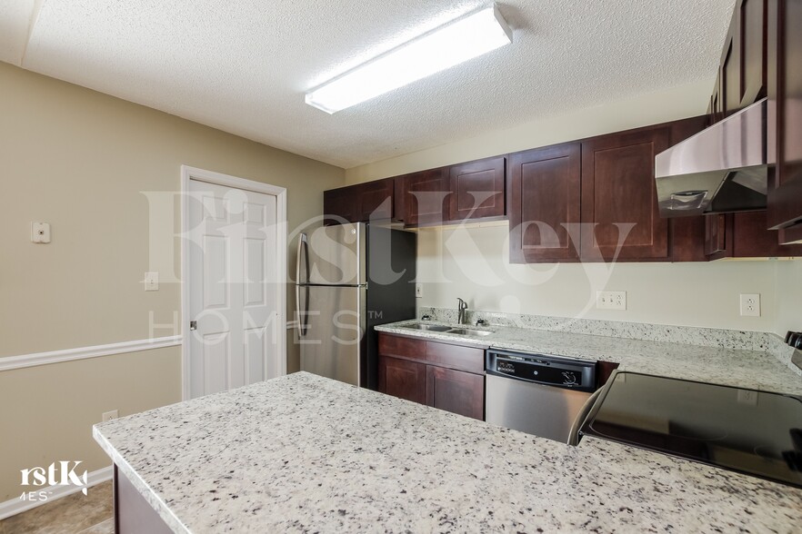 Building Photo - 3204 Faircroft Way