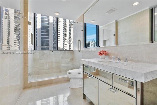Building Photo - 17475 Collins Ave