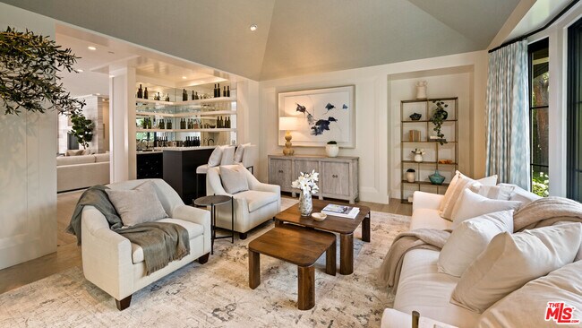 Building Photo - 720 Amalfi Dr