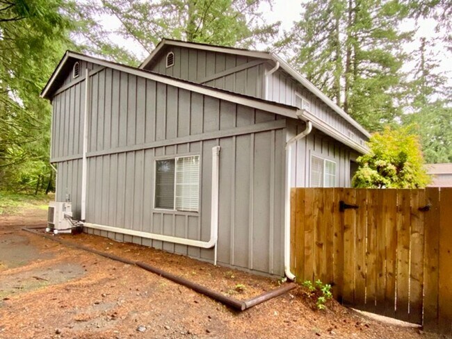 Building Photo - Quaint 2BR 1.5BA Condo in the Vineyards