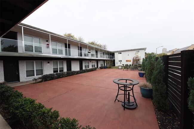 Building Photo - 5124 Live Oak St