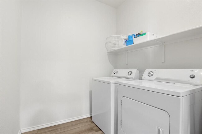 Building Photo - 102 Whitney Dr