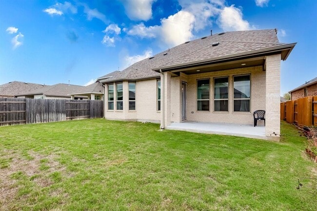Building Photo - 833 Whitetail Dr