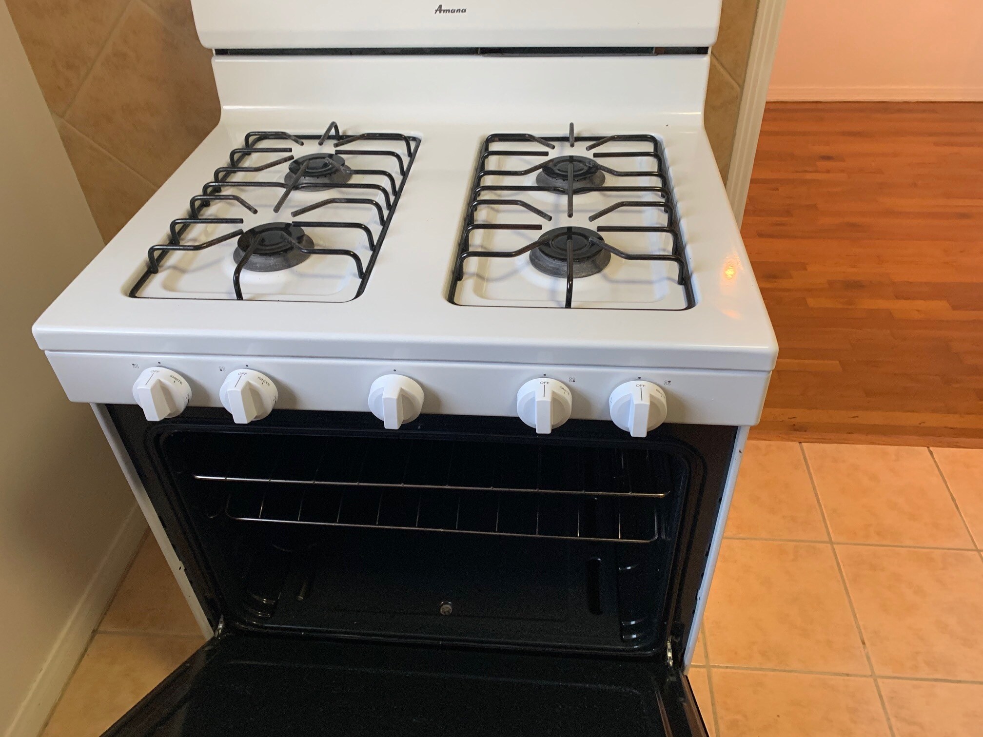 Gas Oven / Range - 4302 Elm Ave